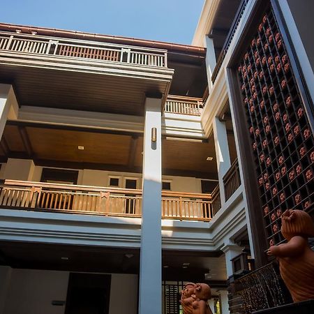 Huernnana Boutique Hotel Phrae Exterior photo